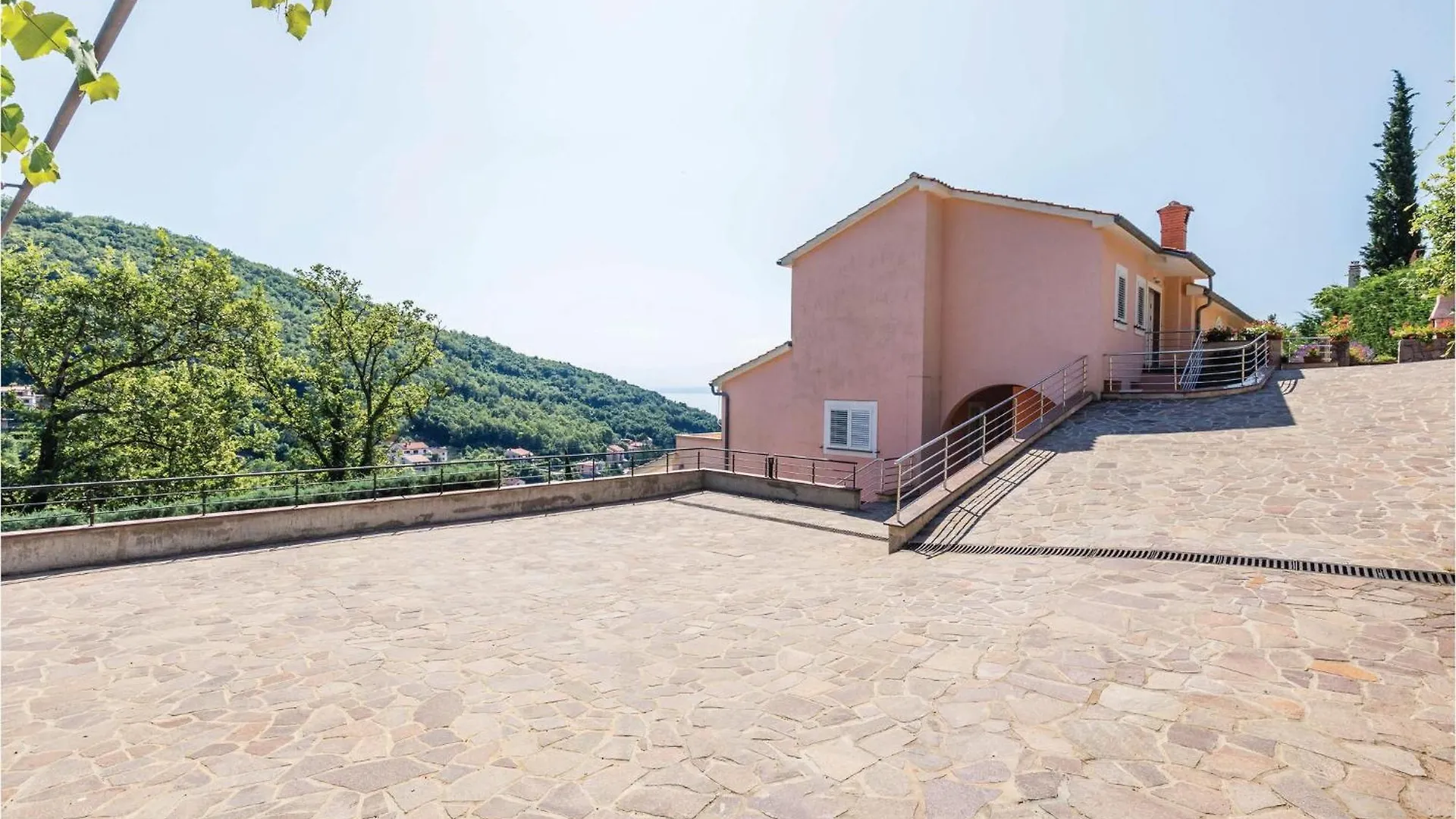 Lovely Apartment In Moscenicka Draga With Kitchen